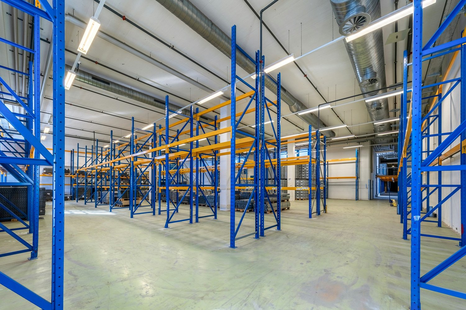 2500m² commercial, photo 9 sur 10