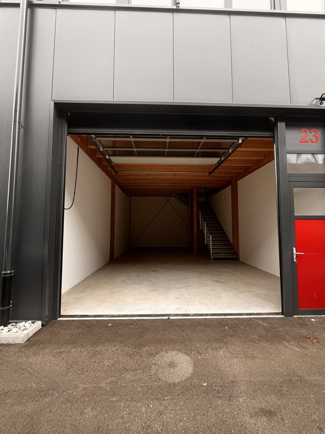 125m² office