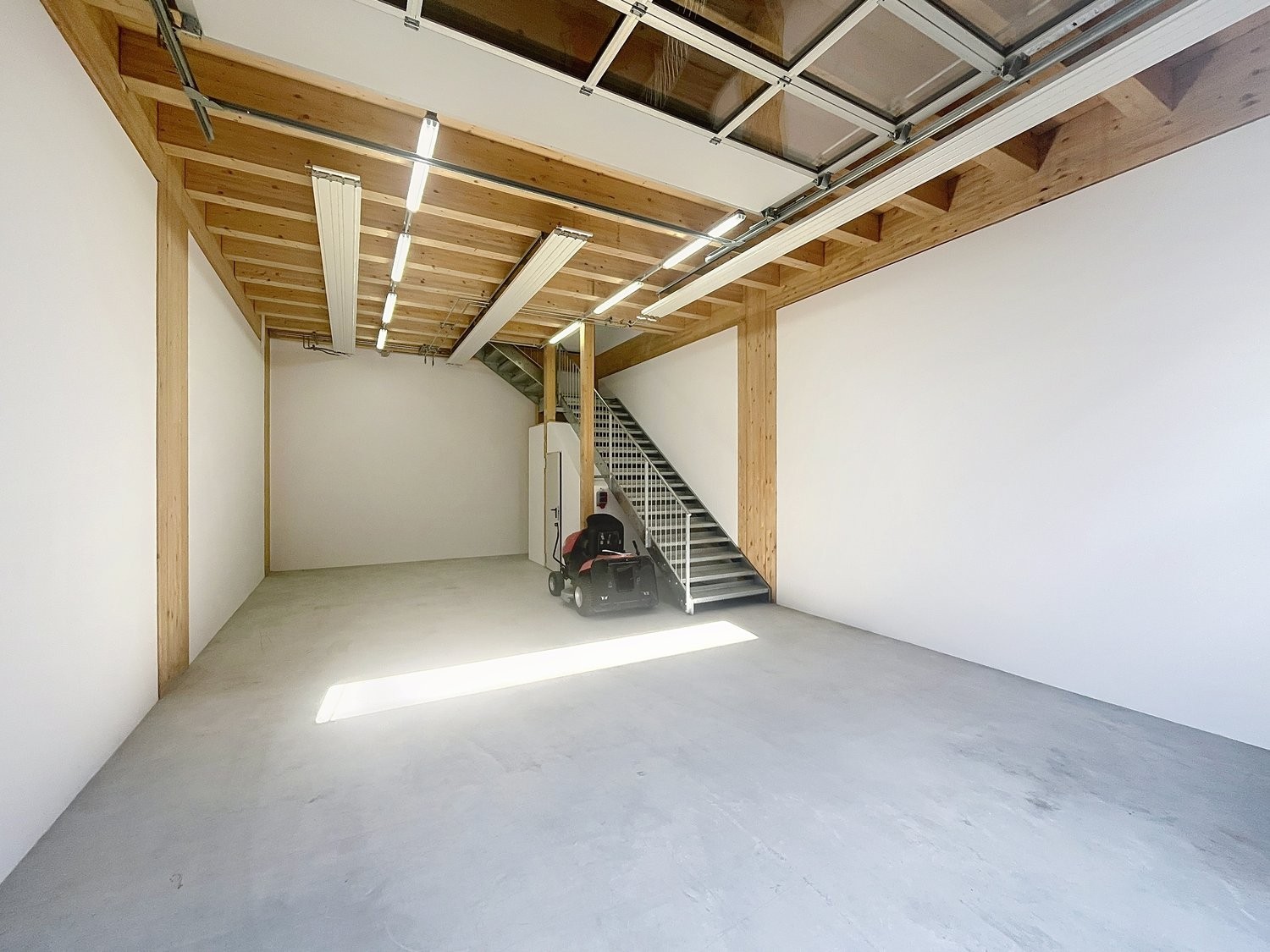 125m² office