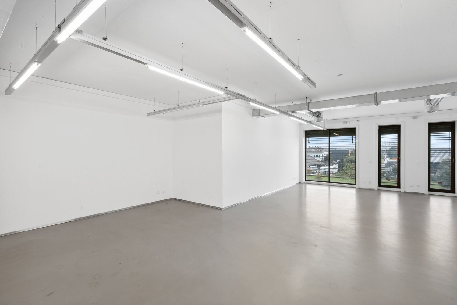 81m² office, photo 2 sur 2
