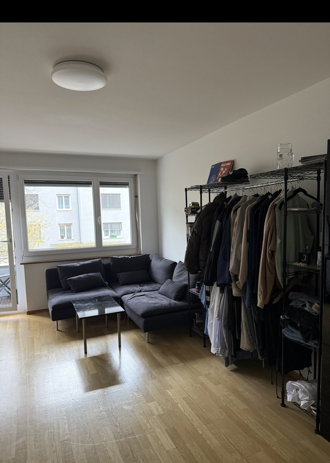 Chambre dans une colocation

Je quitte ma chambre de 21sqm dans une colocation.

Pour toute personne intéressée, les documents nécessaires sont :

Pass/ID
Aktueller Betreibungsregisterauszug
Einkommensnachweis bzw. Arbeitsvertrag
Foto
Vollständig ausgefülltes Bewohnerdatenblatt