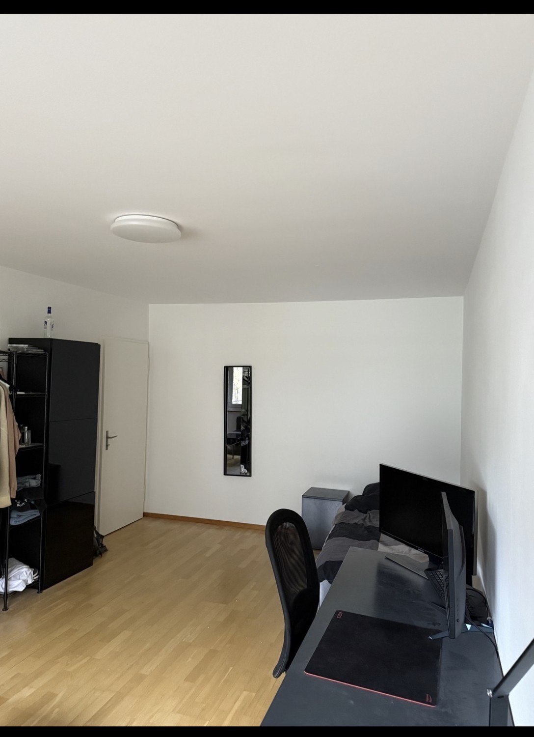 Chambre dans une colocation

Je quitte ma chambre de 21sqm dans une colocation.

Pour toute personne intéressée, les documents nécessaires sont :

Pass/ID
Aktueller Betreibungsregisterauszug
Einkommensnachweis bzw. Arbeitsvertrag
Foto
Vollständig ausgefülltes Bewohnerdatenblatt