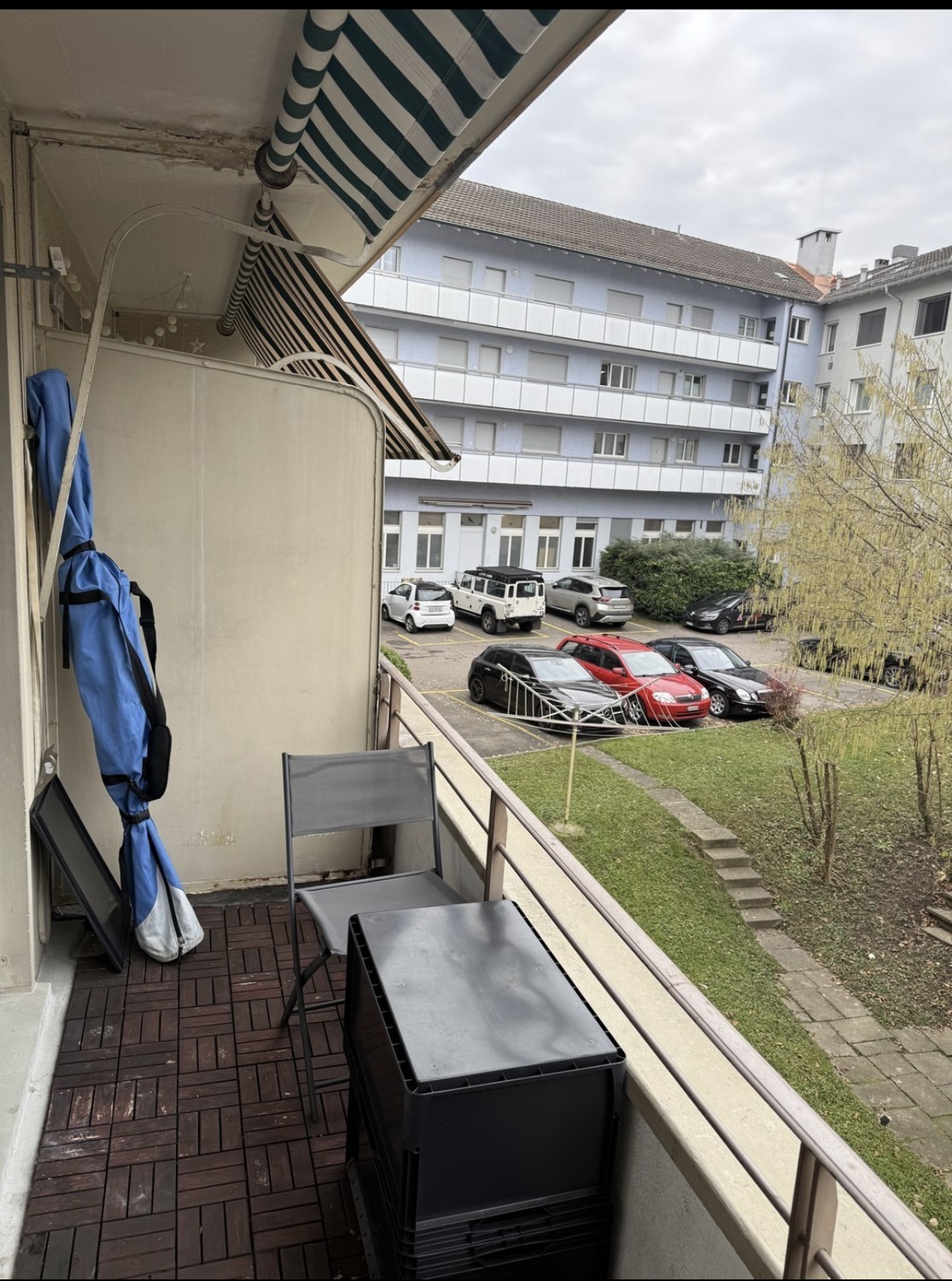 Chambre dans une colocation

Je quitte ma chambre de 21sqm dans une colocation.

Pour toute personne intéressée, les documents nécessaires sont :

Pass/ID
Aktueller Betreibungsregisterauszug
Einkommensnachweis bzw. Arbeitsvertrag
Foto
Vollständig ausgefülltes Bewohnerdatenblatt
