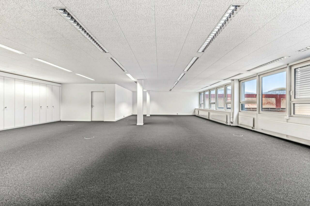 142m² bureau, photo 3 sur 8