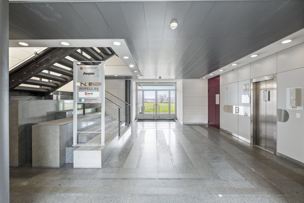 66m² office