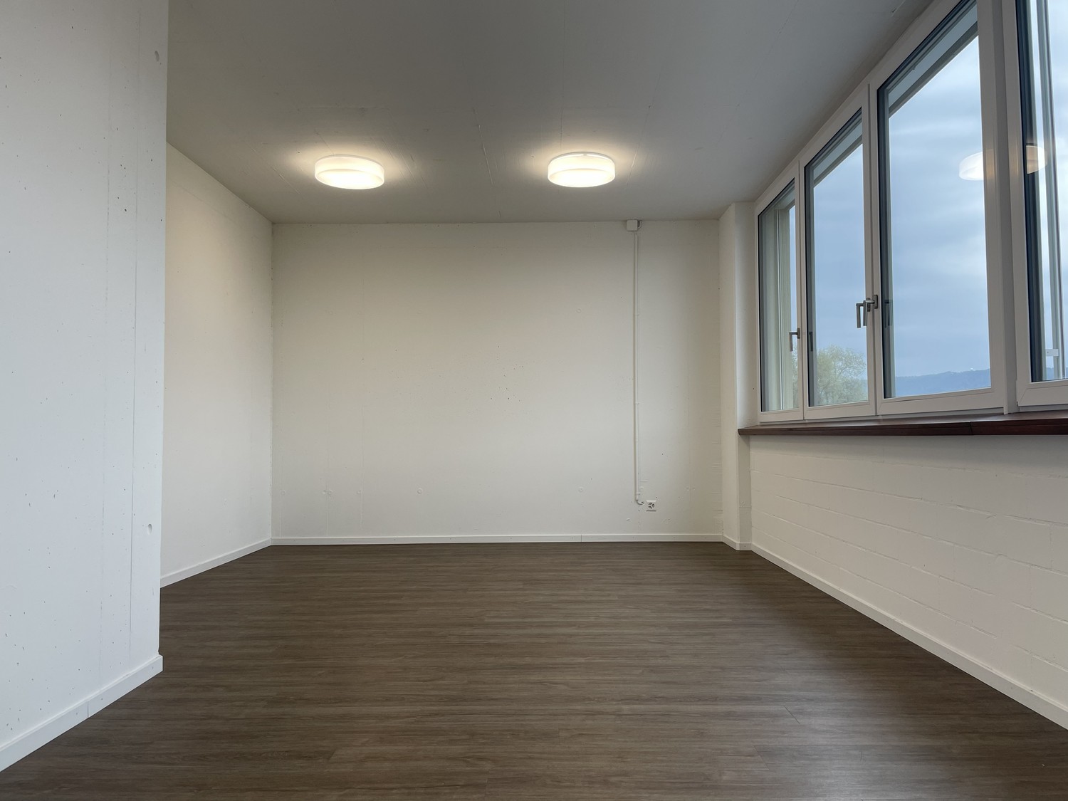 82m² office