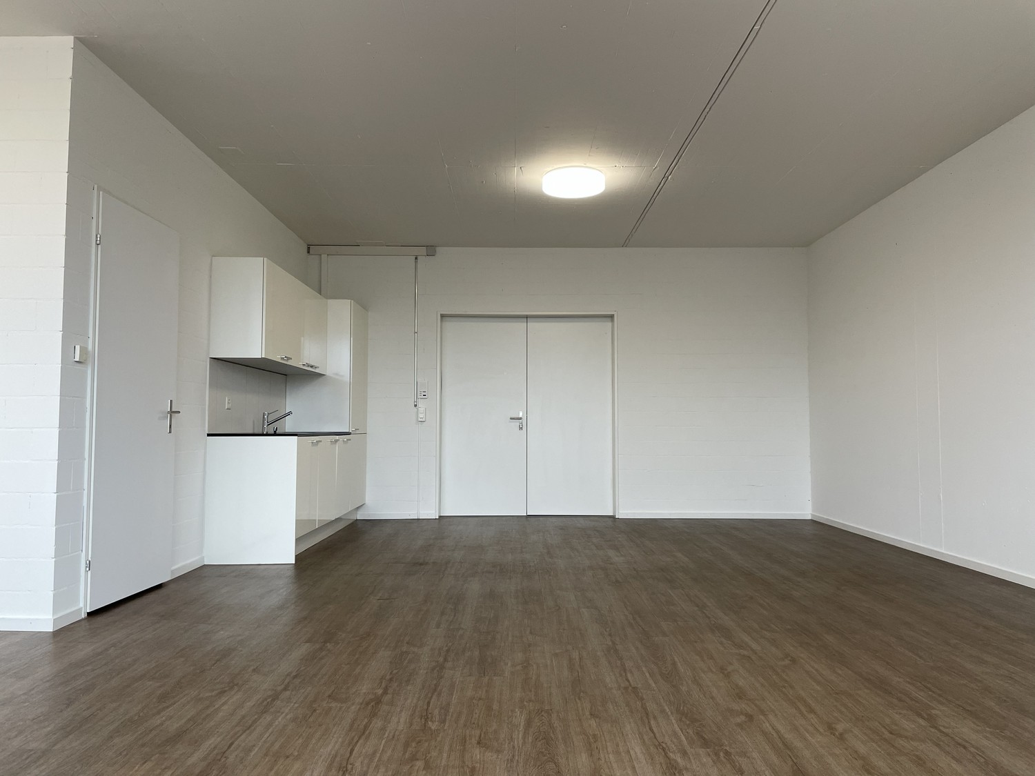 82m² office