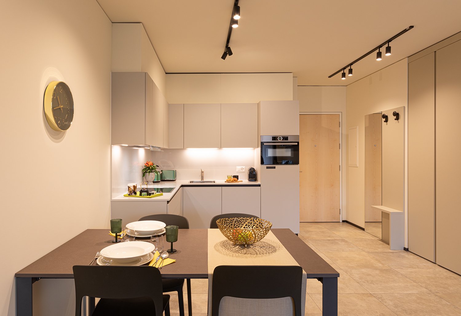 Appartement meublé de 2 ½ pièces","description":"Residenza Cittadella est une nouvelle solution résidentielle, conçue par l’Architecte Mario Botta et située au centre de la ville de Lugano, en Corso Elvezia 35.

A côté de la Residenza se dresse l’ancienne Basilique du Sacro Cuore et se trouvent le C, photo 1 sur 10
