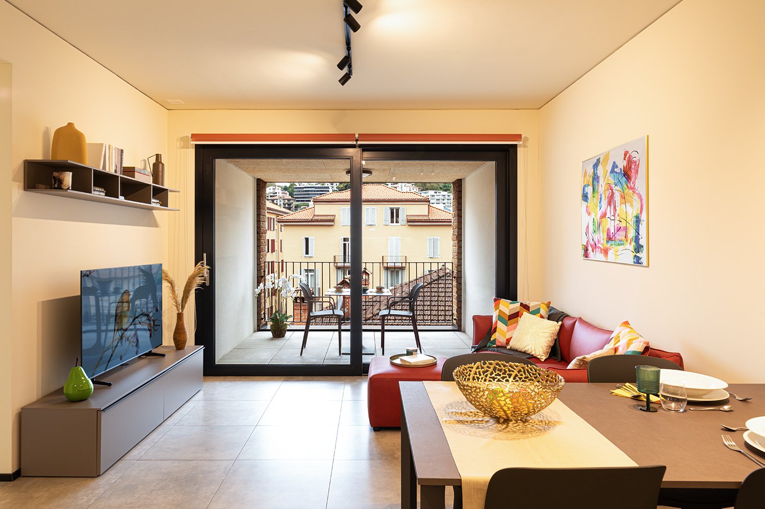 Appartement meublé de 2 ½ pièces","description":"Residenza Cittadella est une nouvelle solution résidentielle, conçue par l’Architecte Mario Botta et située au centre de la ville de Lugano, en Corso Elvezia 35.

A côté de la Residenza se dresse l’ancienne Basilique du Sacro Cuore et se trouvent le C, photo 3 sur 10