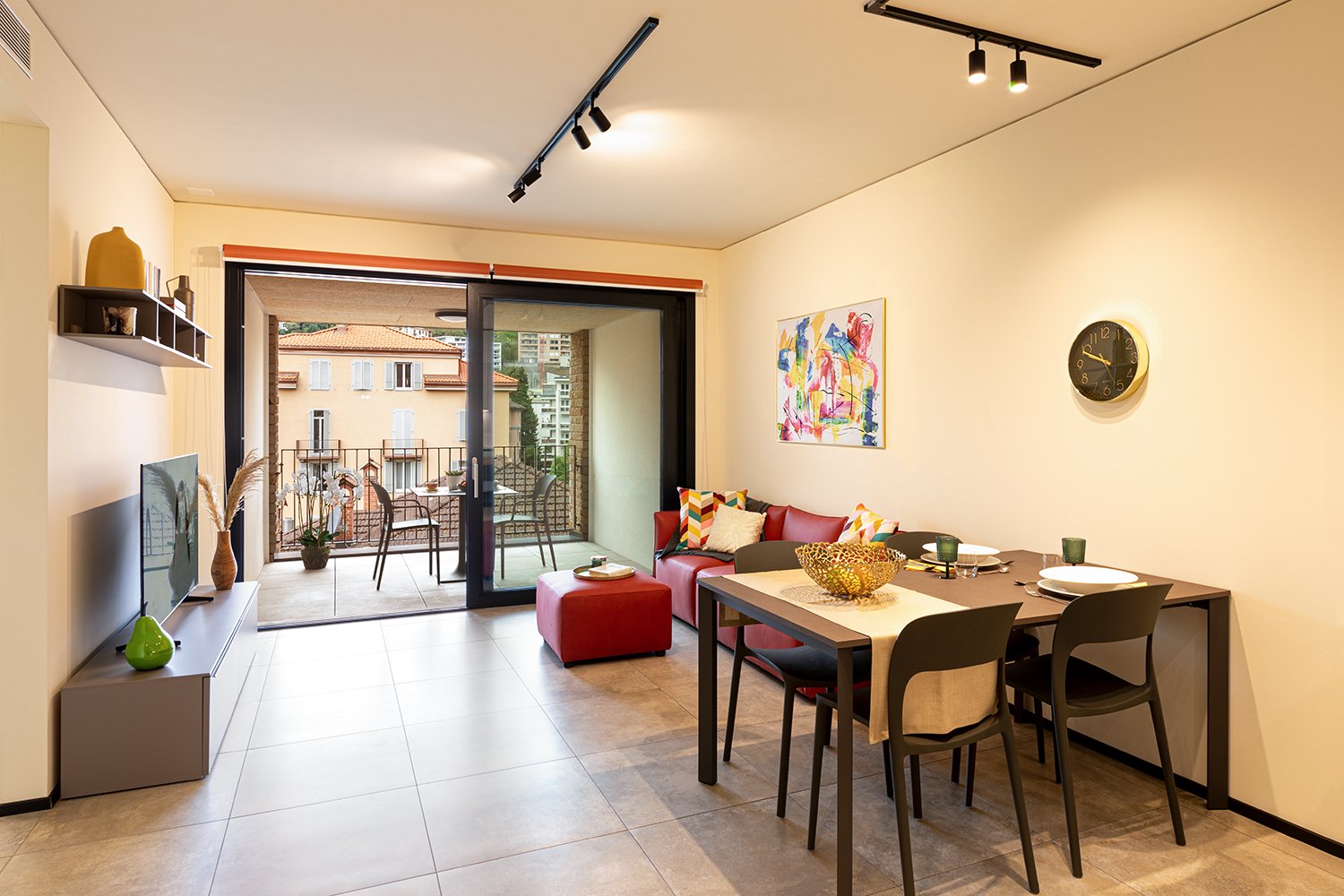 Appartement meublé de 2 ½ pièces","description":"Residenza Cittadella est une nouvelle solution résidentielle, conçue par l’Architecte Mario Botta et située au centre de la ville de Lugano, en Corso Elvezia 35.

A côté de la Residenza se dresse l’ancienne Basilique du Sacro Cuore et se trouvent le C, photo 2 sur 10