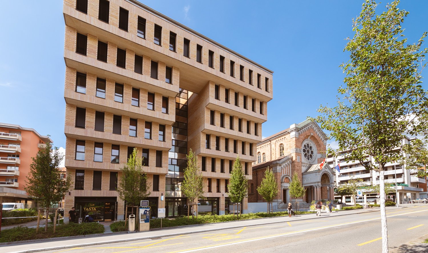 Appartement meublé de 2 ½ pièces","description":"Residenza Cittadella est une nouvelle solution résidentielle, conçue par l’Architecte Mario Botta et située au centre de la ville de Lugano, en Corso Elvezia 35.

A côté de la Residenza se dresse l’ancienne Basilique du Sacro Cuore et se trouvent le C, photo 10 sur 10