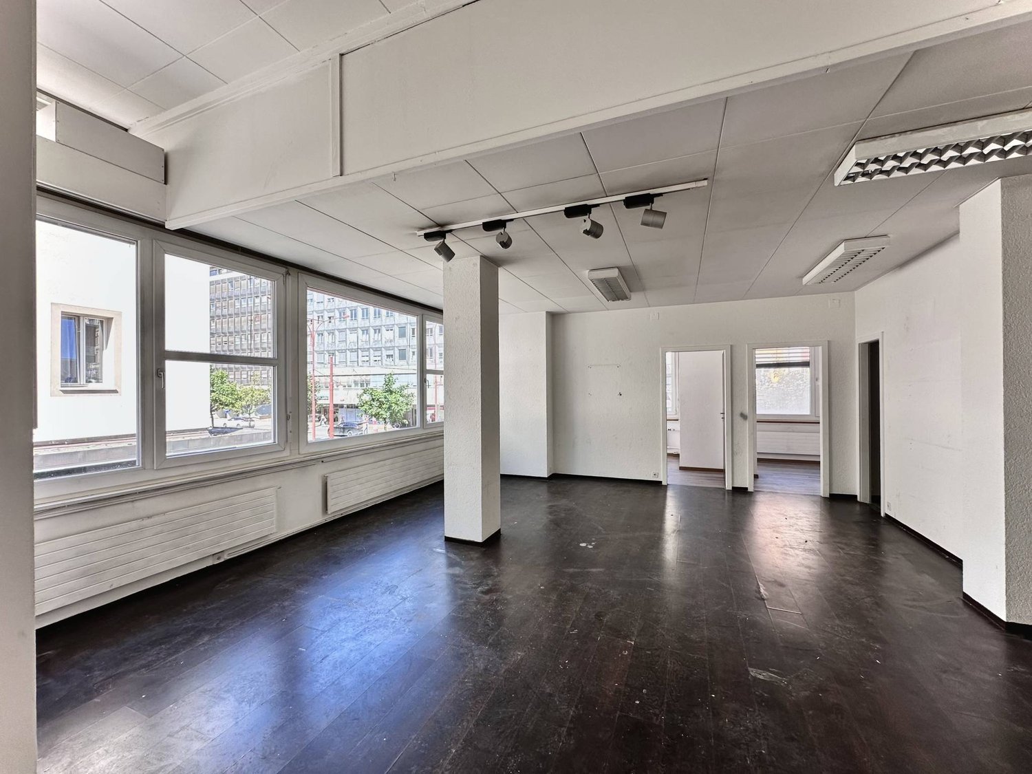 128m² office
