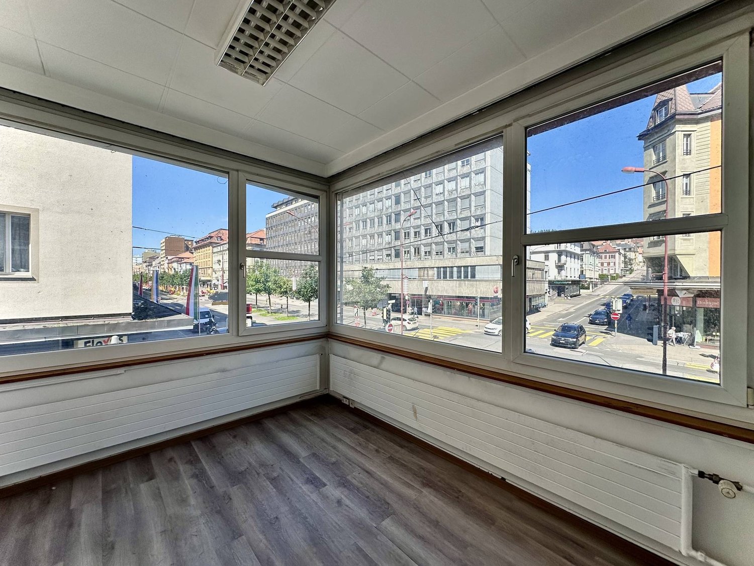 128m² office