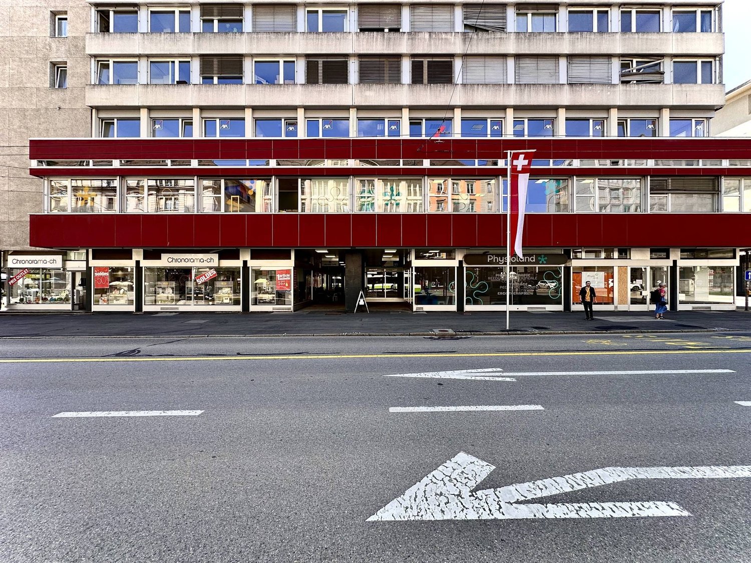 128m² office