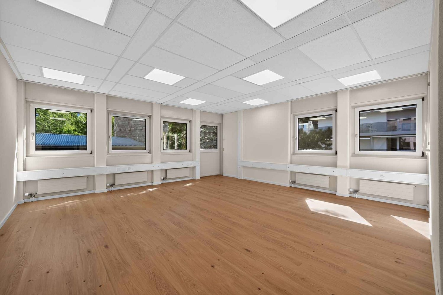 80m² office