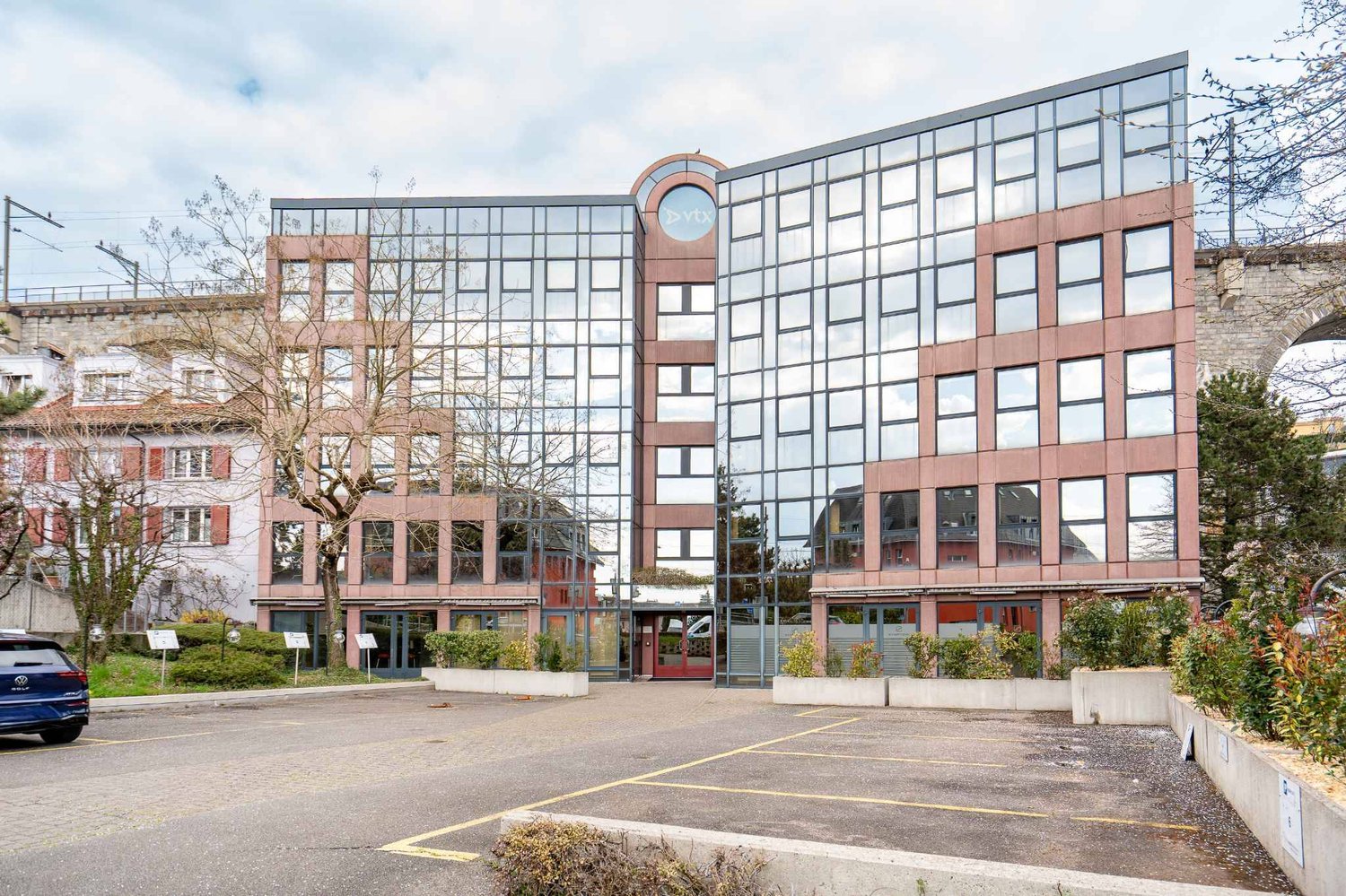 80m² office