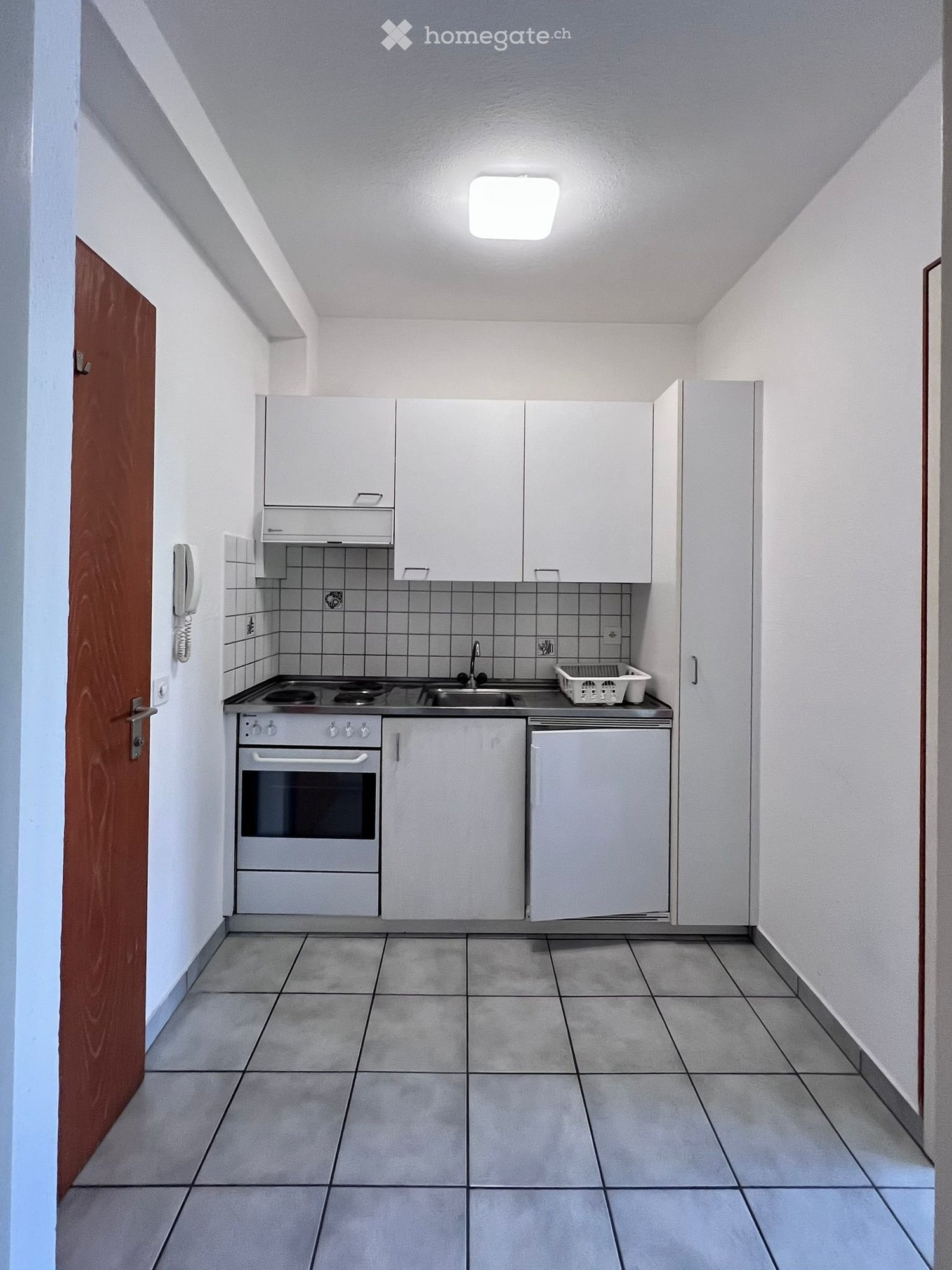 Appartement de 1 ½ pièces

Studio lumineux avec vue dégagée, cuisine séparée et armoire murale. Quartier calme et bien desservi, à 10 minutes à pied de la gare de Lugano et à 2 minutes de l'arrêt de bus.   
  
Acompte pour frais accessoires : CHF. 120.-/mois   
Libre dès le 1 octobre 2026   
  
Éven