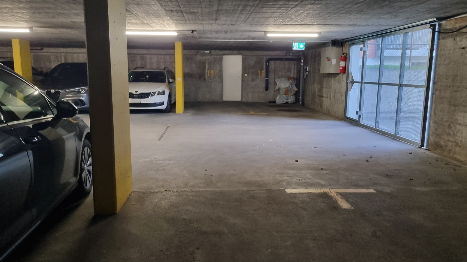 Place disponible, photo 1 sur 4