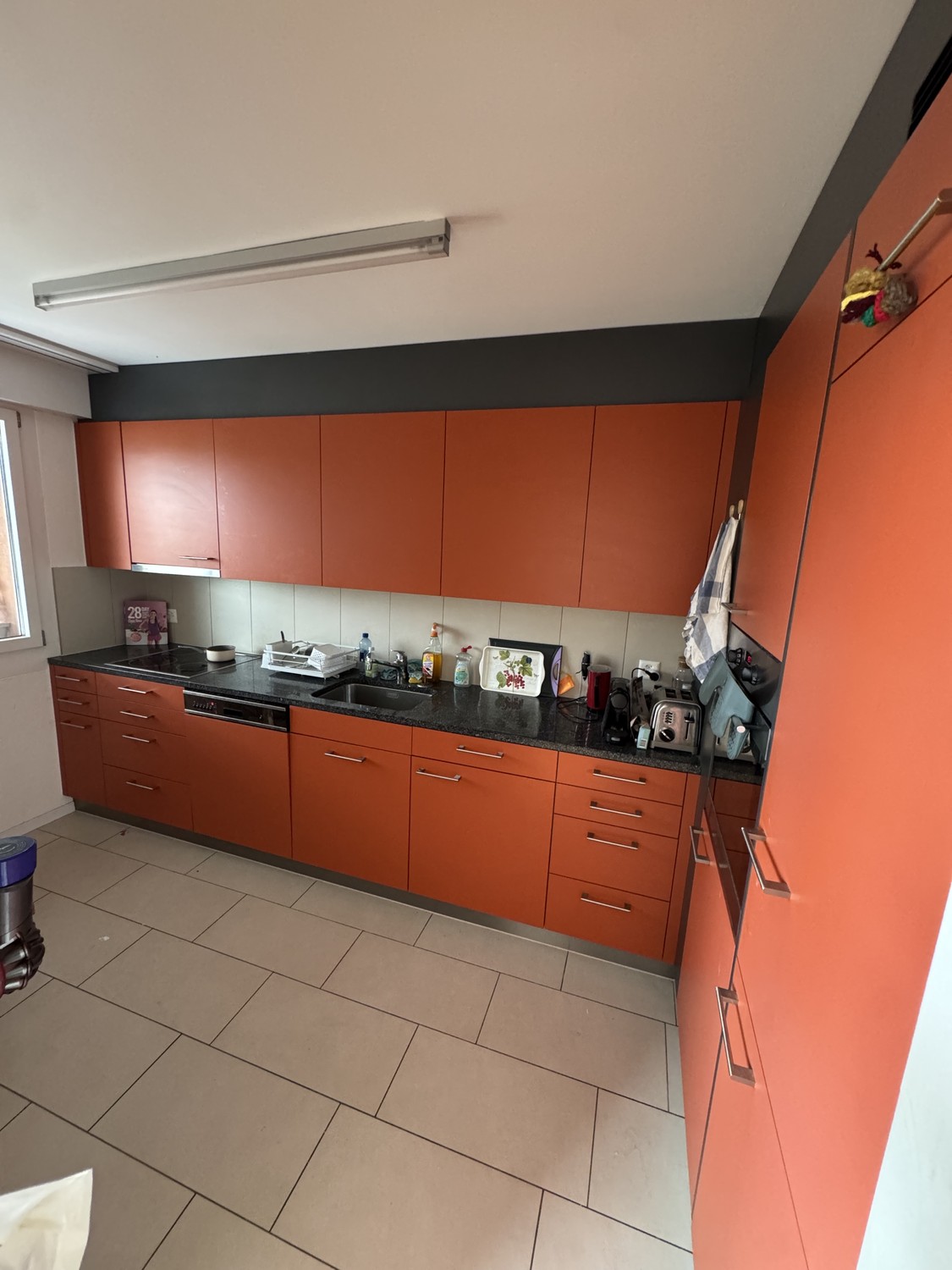 Chambre dans une colocation

Je sous-loue ma chambre dans un quartier magnifique et calme d'Unterengstringen, disponible dès le 1 November.

L'appartement est situé très près de la rivière Limmat, avec une belle vue et la forêt juste derrière la maison – parfait si vous aimez la nature, les promenad, photo 2 sur 6
