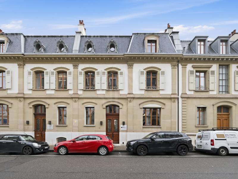579m² office