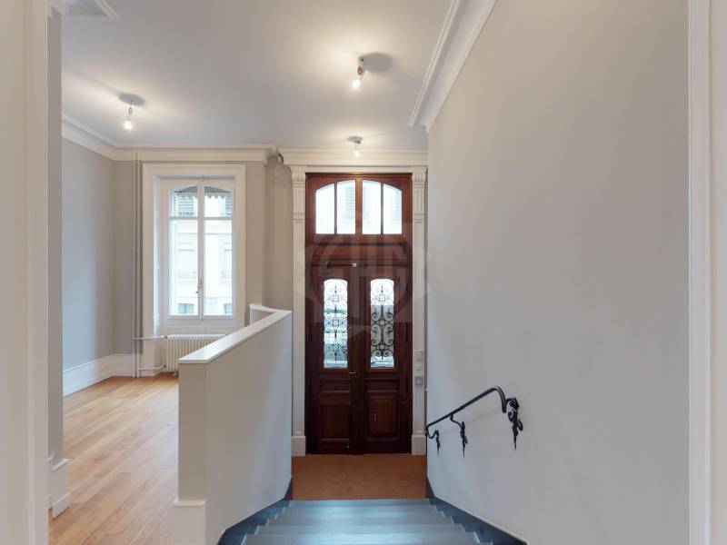 579m² office