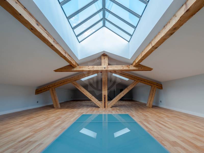 579m² office