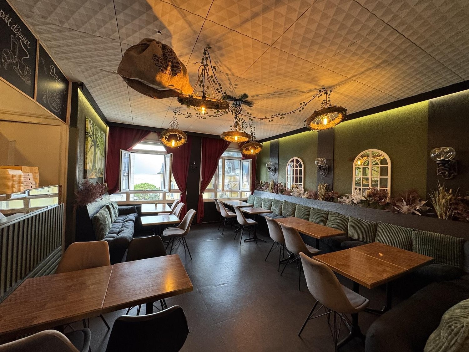 80m² restaurant