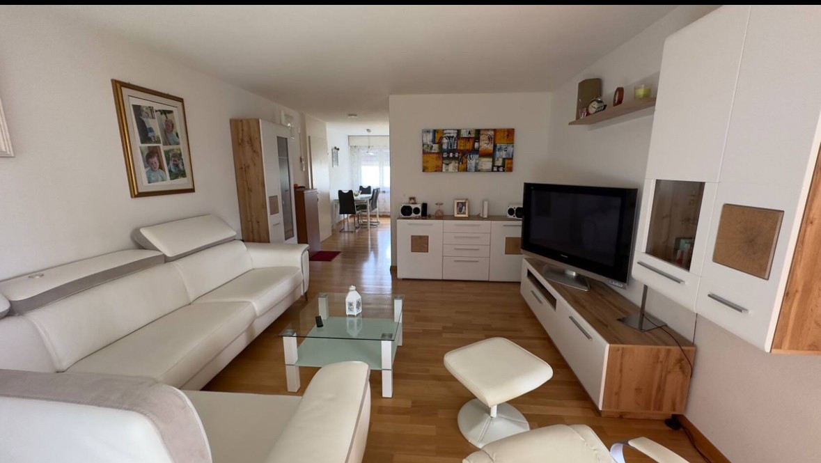 Chambre dans une colocation

Seulement après connaissance, NON FUMEURS, avec un contrat de travail régulier., photo 3 sur 7