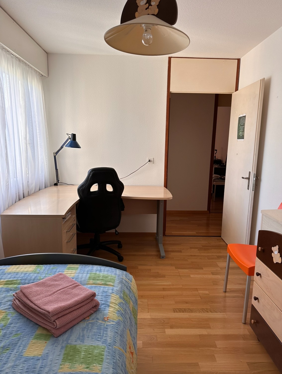 Chambre dans une colocation

Seulement après connaissance, NON FUMEURS, avec un contrat de travail régulier., photo 2 sur 7