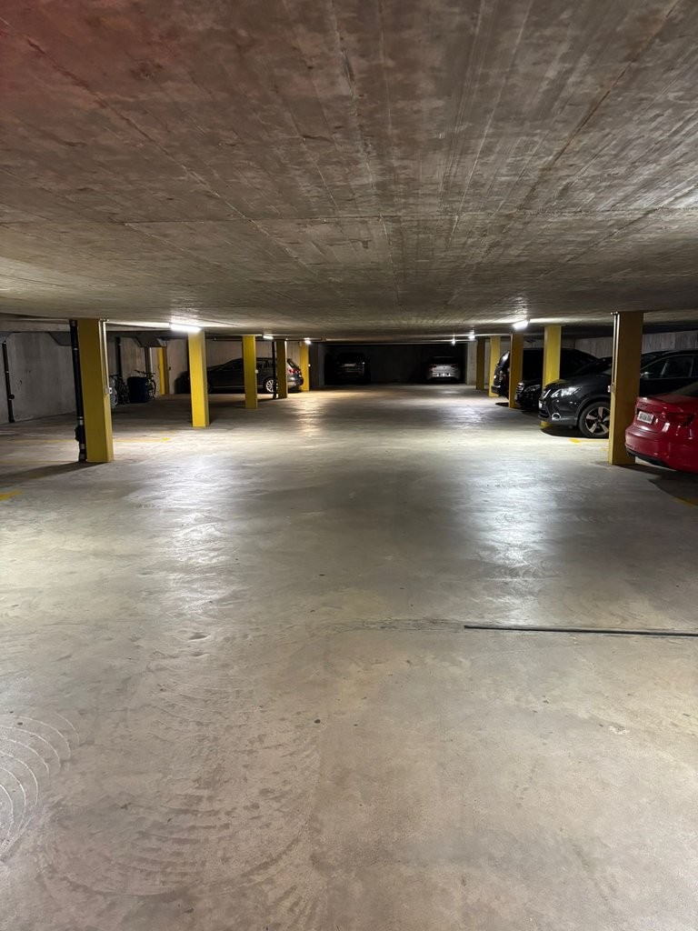 Am Parkweg in Wohlen vermieten wir per sofort oder nach Vereinbarung einen Motorradabstellplatz (1/2 Autoparkplatz) in der Tiefgarage.

Preis: CHF 60.00 + MwSt.

Wir freuen uns auf ihren Anruf oder Email., photo 1 sur 2