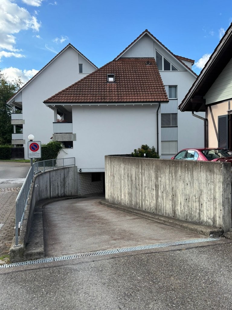 Am Parkweg in Wohlen vermieten wir per sofort oder nach Vereinbarung einen Motorradabstellplatz (1/2 Autoparkplatz) in der Tiefgarage.

Preis: CHF 60.00 + MwSt.

Wir freuen uns auf ihren Anruf oder Email., photo 2 sur 2