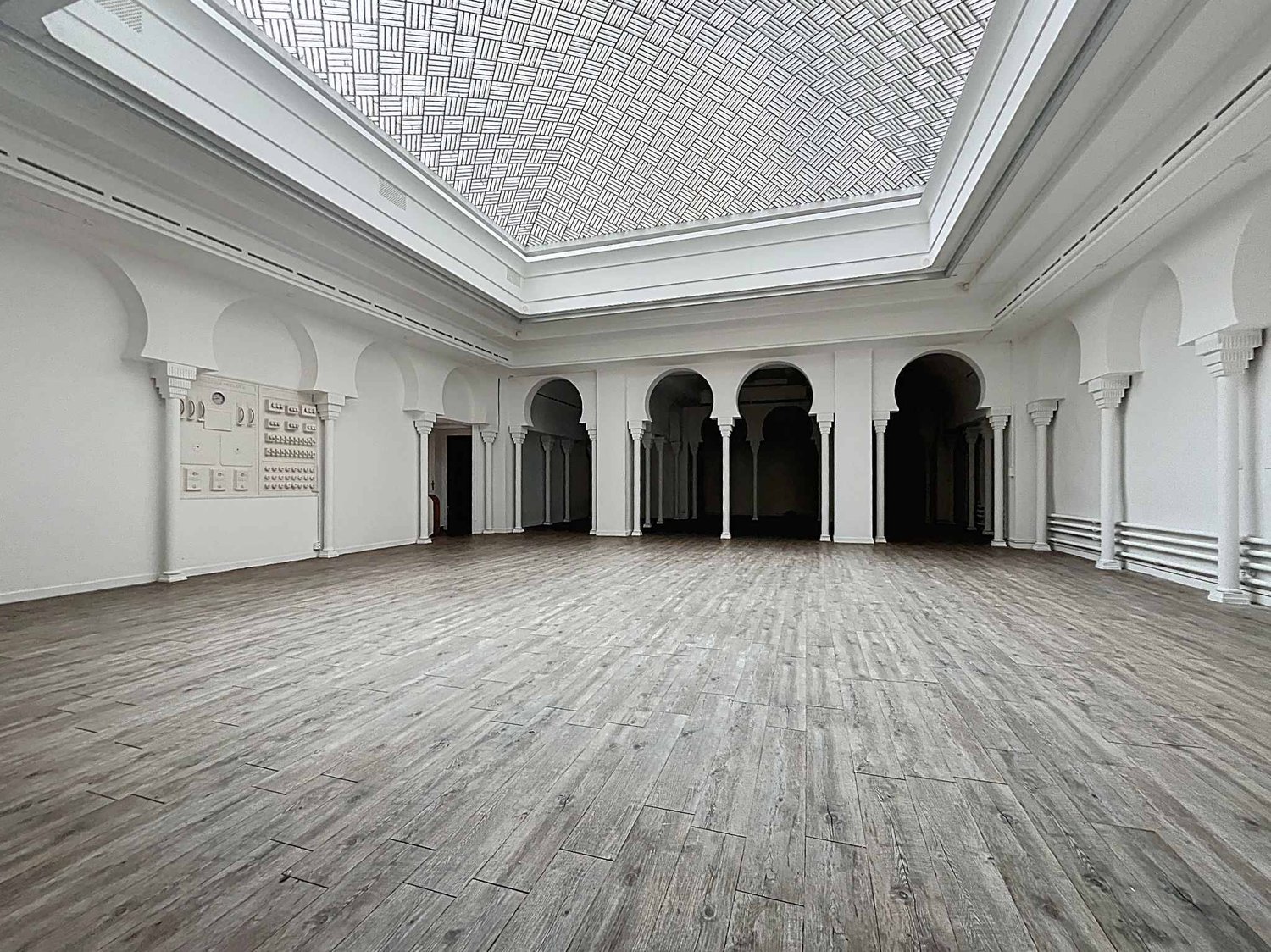 410m² commercial, photo 2 sur 10