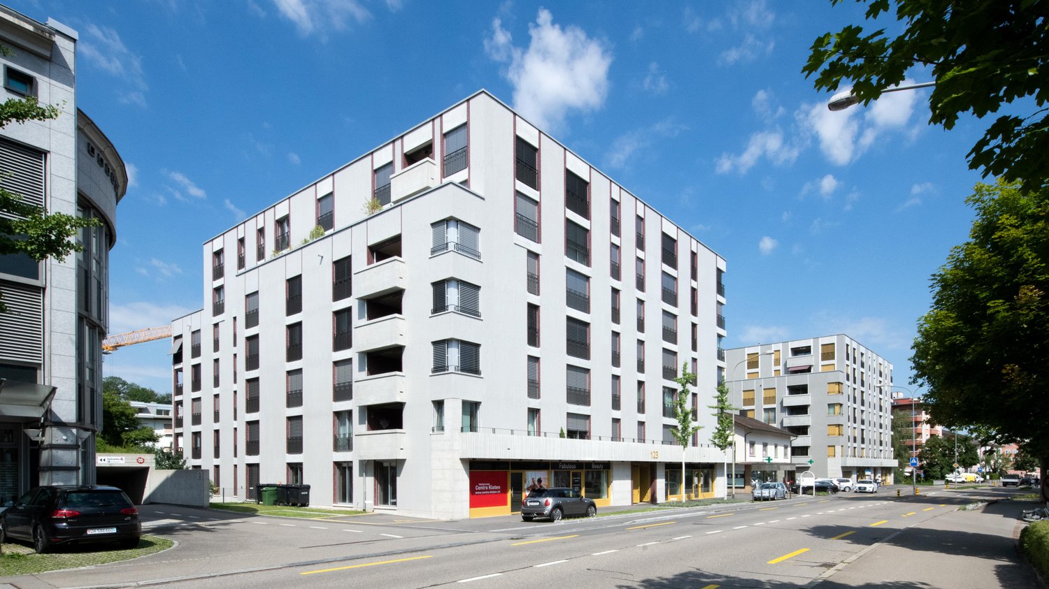 64m² commercial