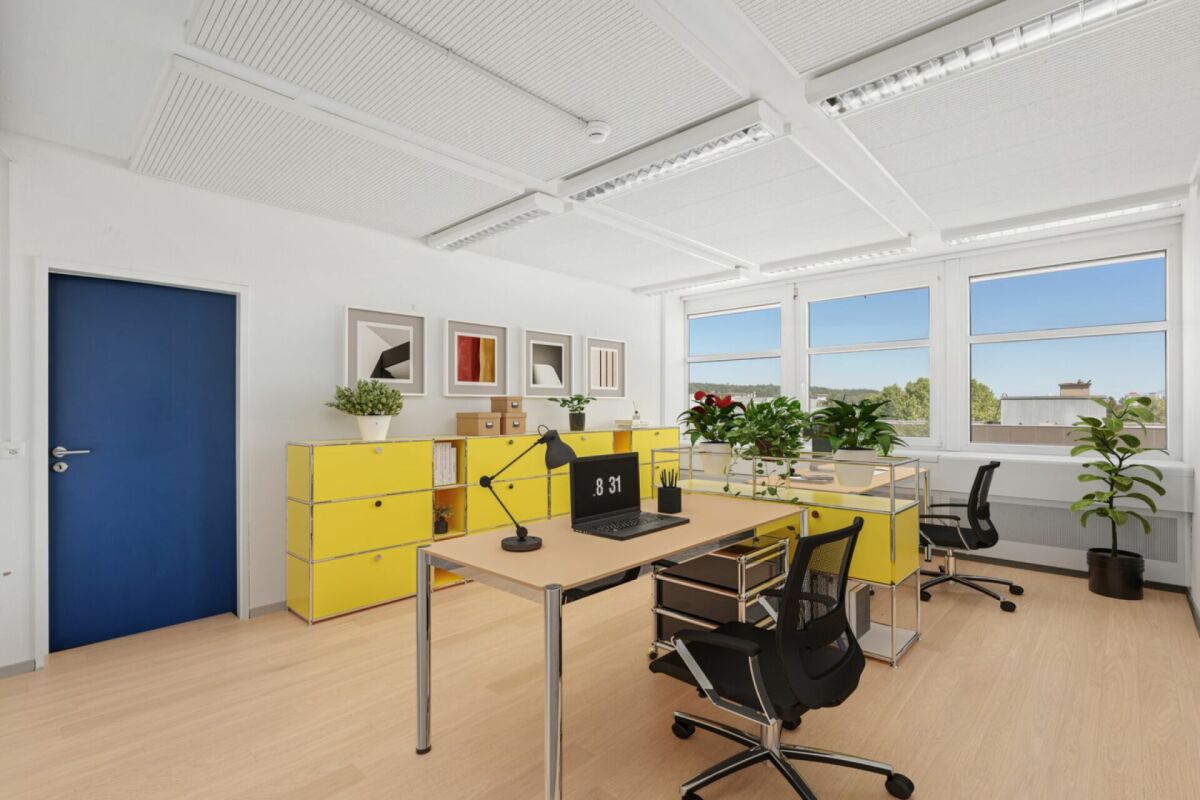 190m² commercial 

Attractifs bureaux avec loyer échelonné et disponibilité immédiate 

Vous recherchez un nouveau siège social déjà entièrement aménagé et offrant un environnement de travail agréable à votre équipe ? 

À la Sternenhofstrasse 15 à Reinach, nous louons dès maintenant ou sur demande e