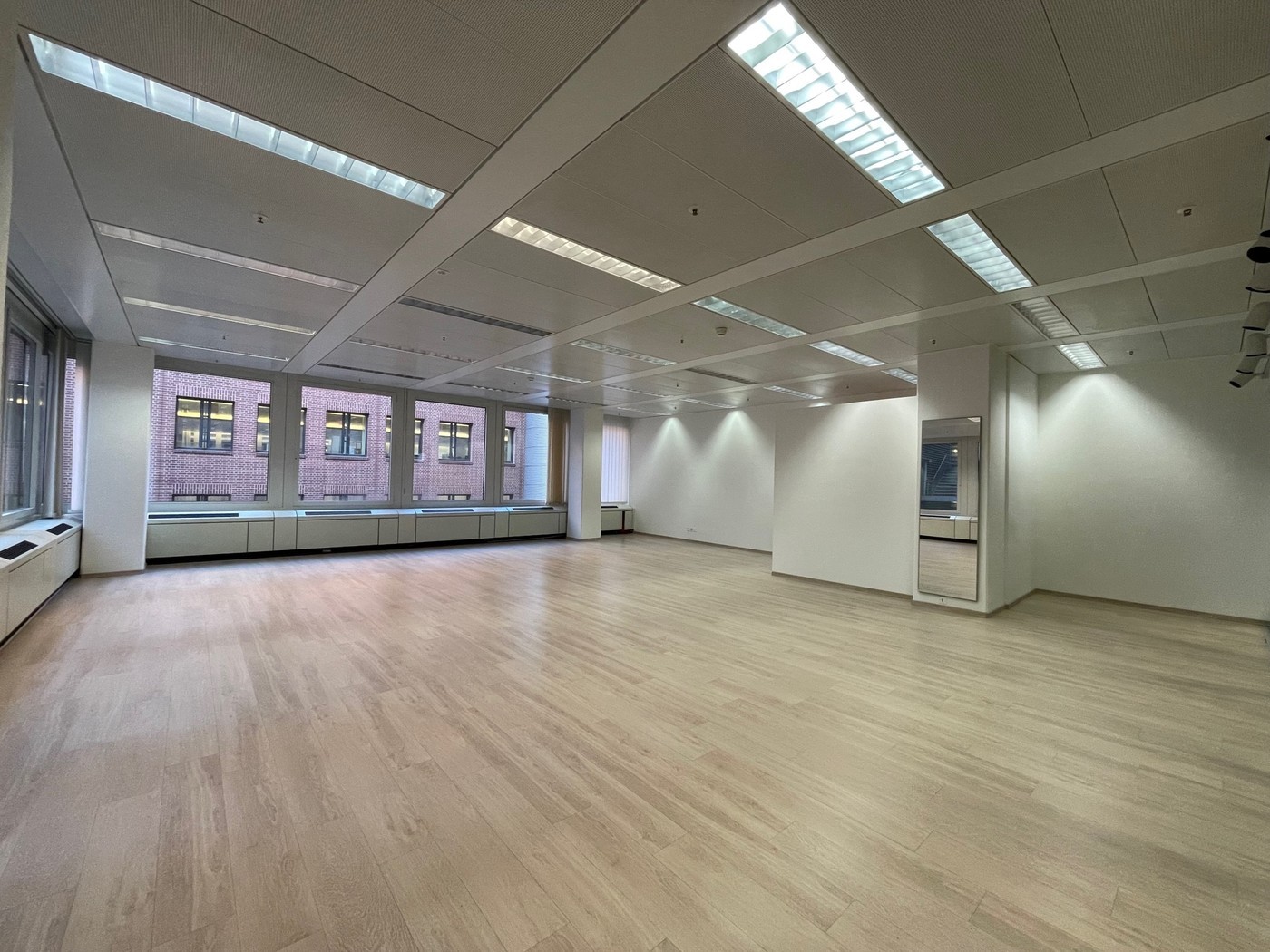 105m² commercial, photo 2 sur 6