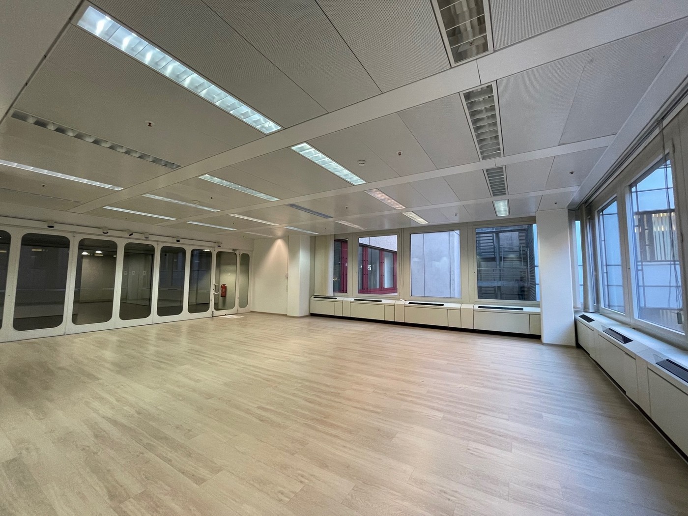 105m² commercial, photo 3 sur 6