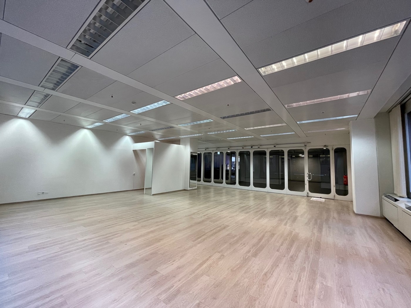 105m² commercial, photo 1 sur 6
