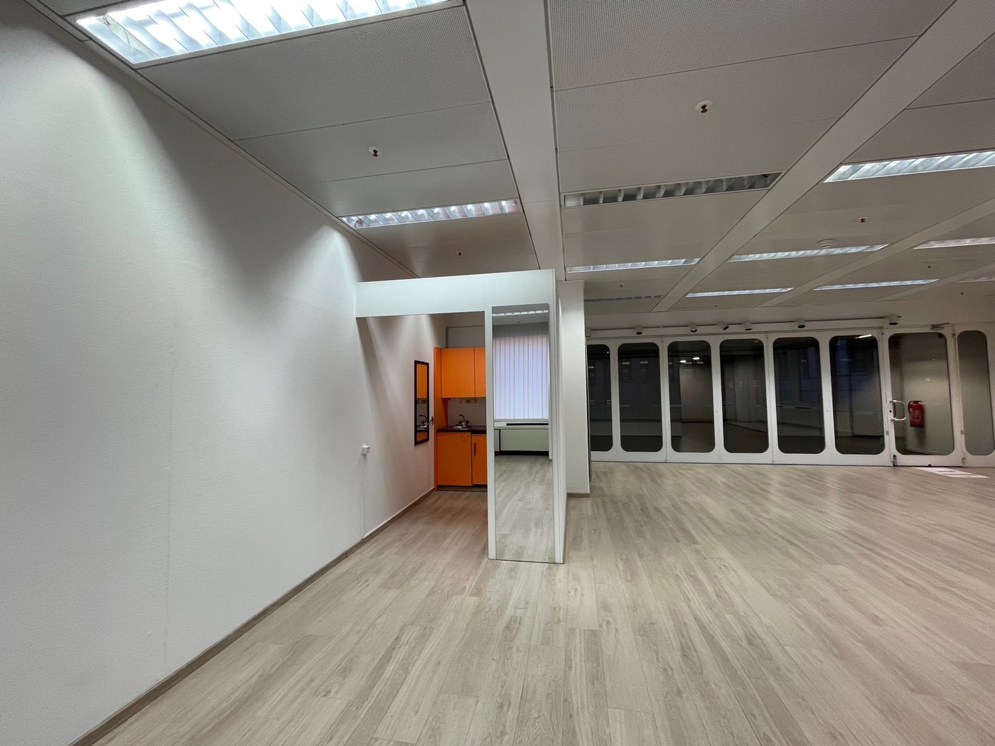 105m² commercial, photo 4 sur 6