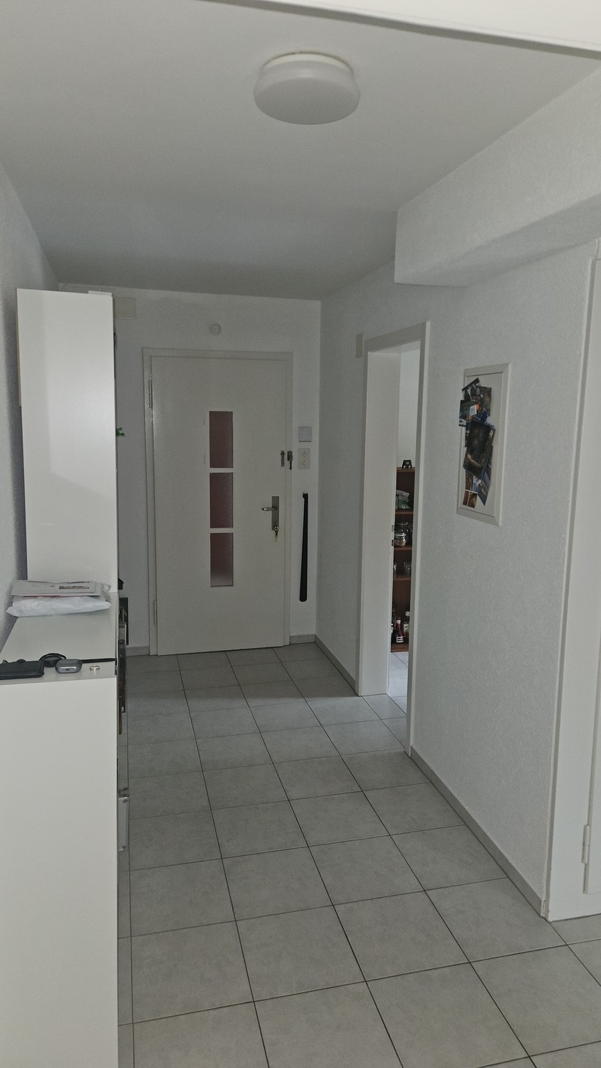 Recherche de locataire de remplacement – appartement de 2.5 pièces à Hünibach

Nous recherchons, pour le 2 novembre 2026, un locataire de remplacement pour notre appartement de 2.5 pièces lumineux et chaleureux à Hünibach.

L'appartement dispose d'un plan pratique et offre beaucoup de lumière nature, photo 4 sur 7