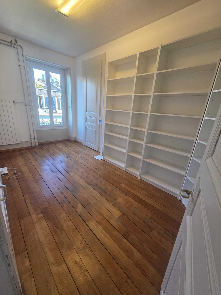 56m² office