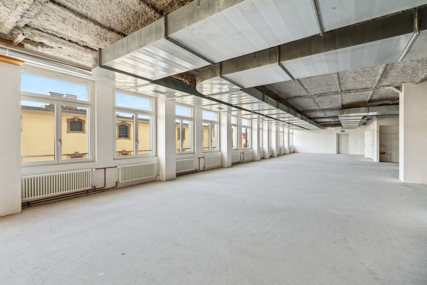 909m² shop, photo 3 sur 10