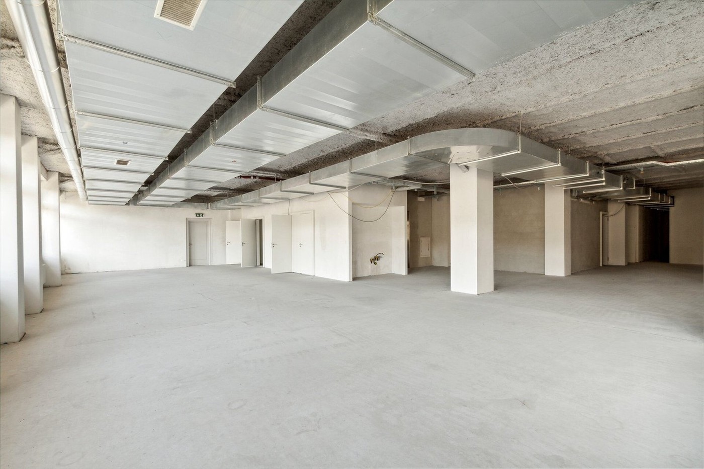 909m² shop, photo 6 sur 10