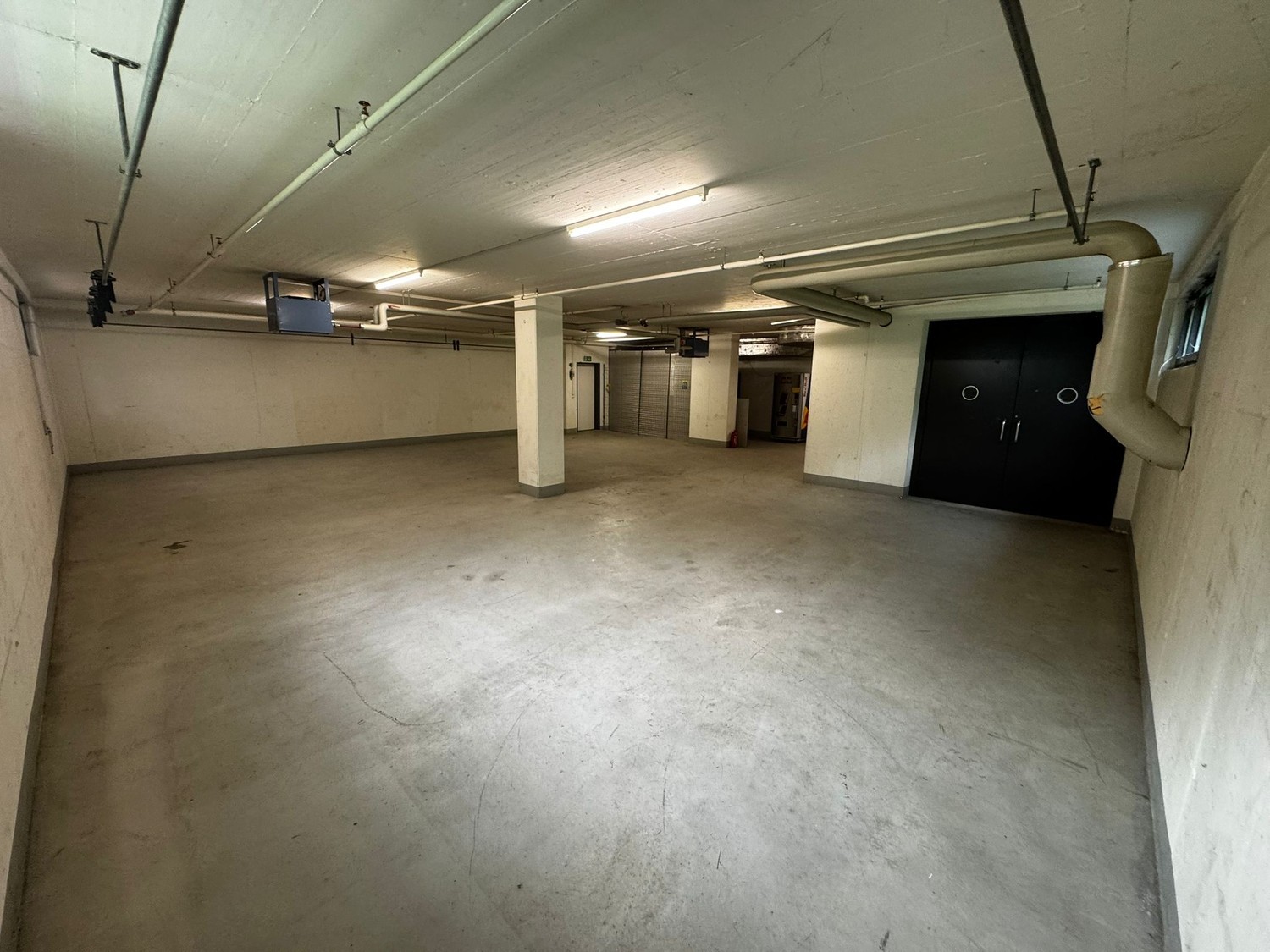 Local de stockage de 170m², photo 6 sur 6
