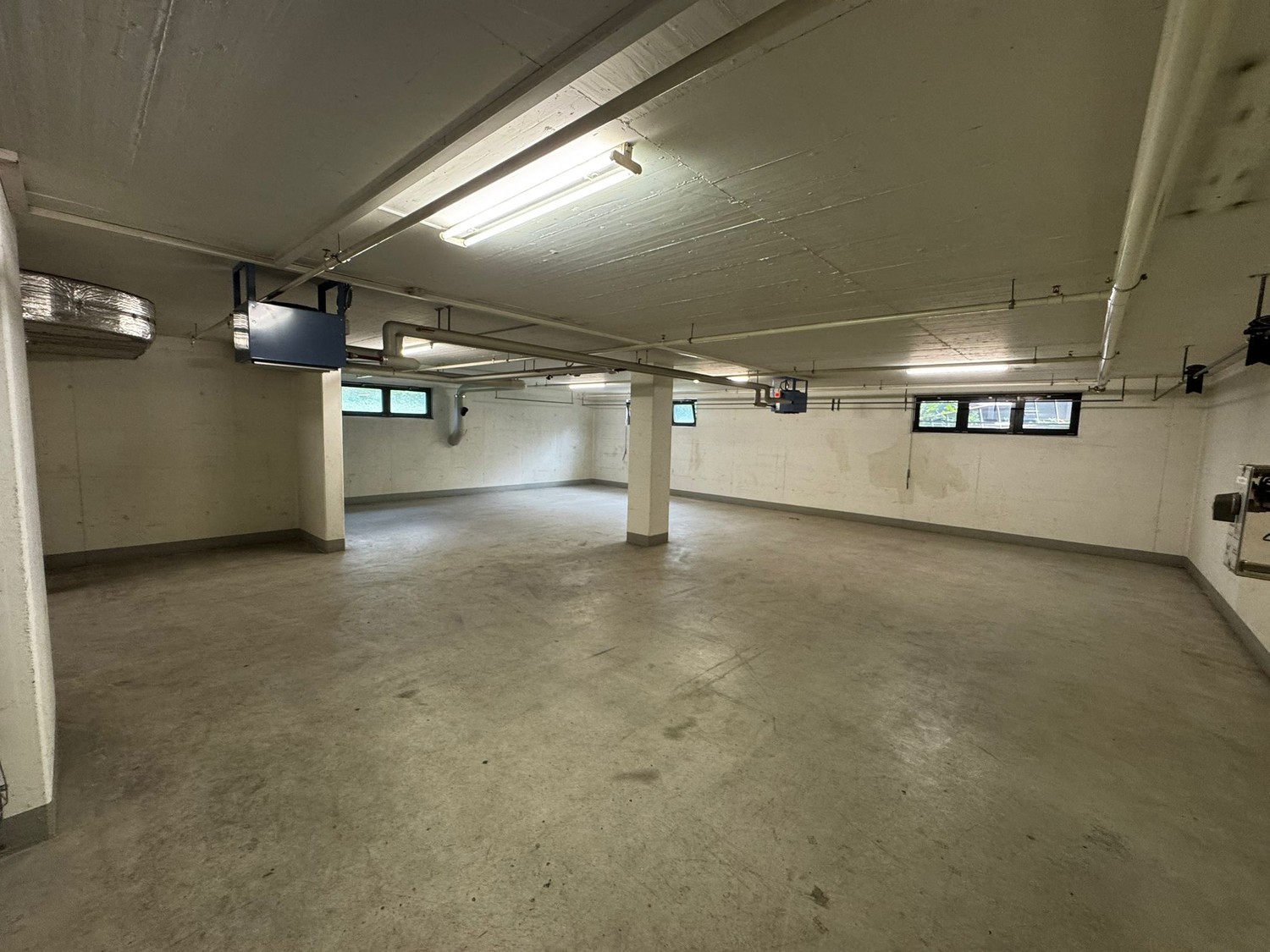 Local de stockage de 170m², photo 4 sur 6