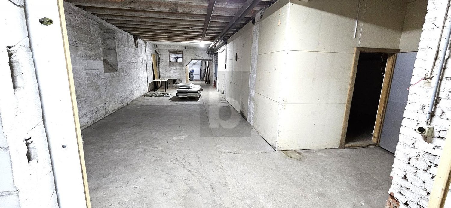 350m² de local de stockage, photo 2 sur 4