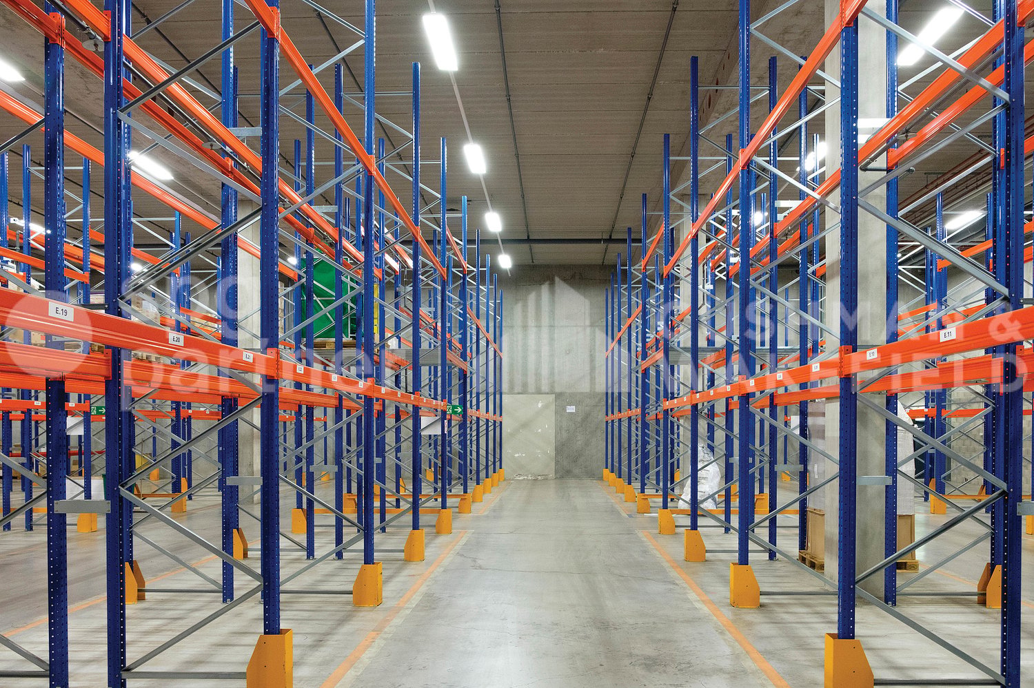700m² commercial