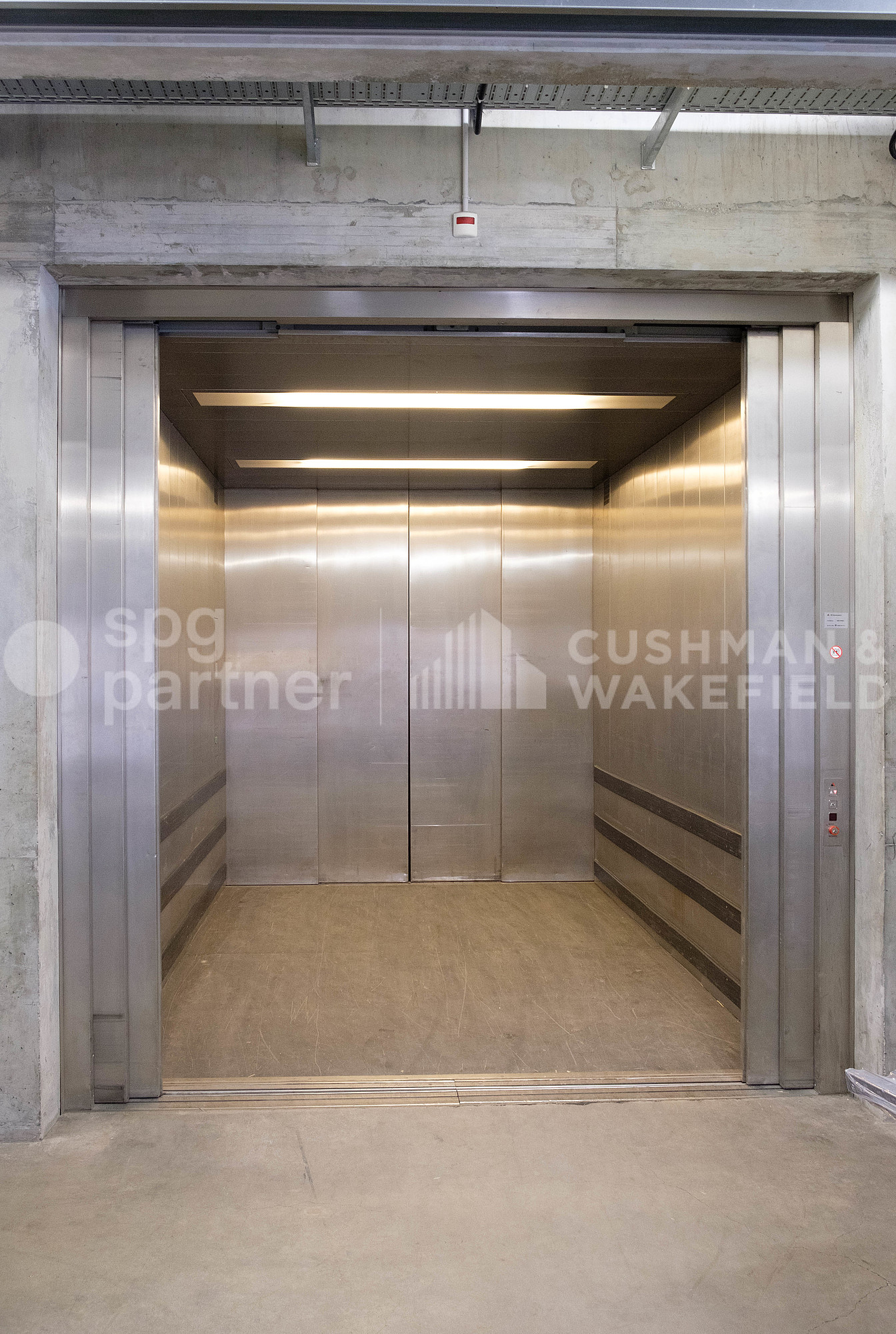 700m² commercial