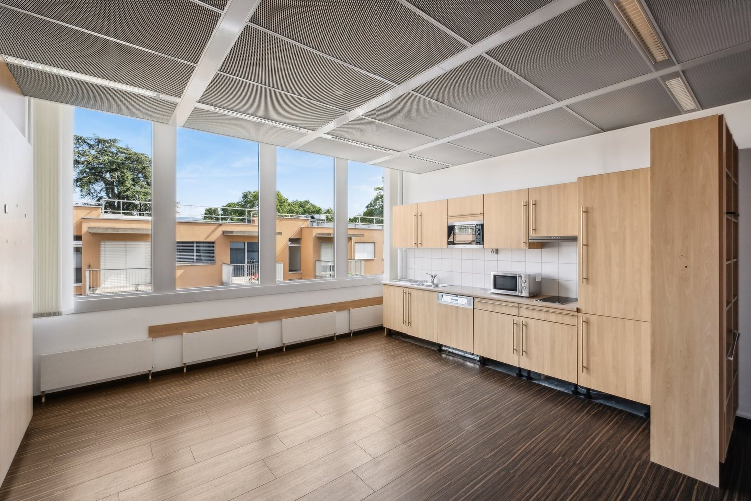 264m² office