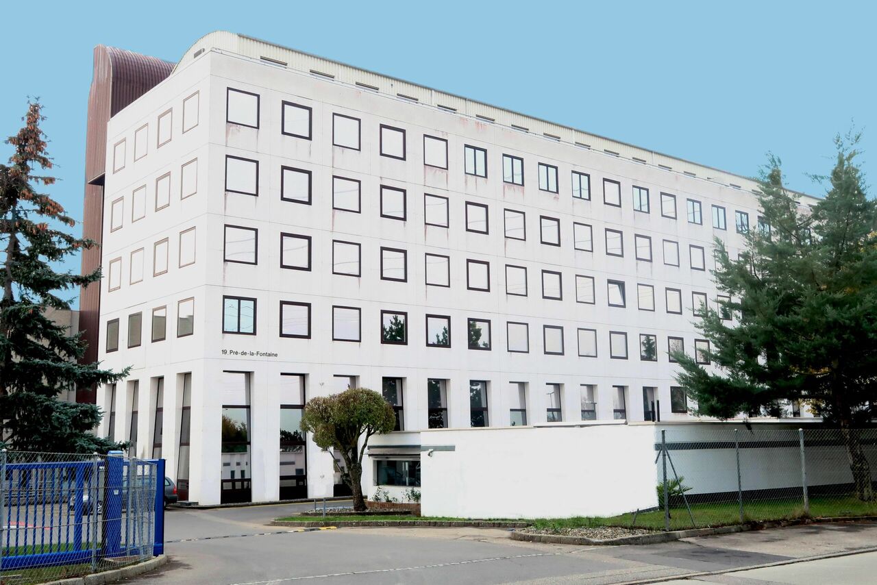 380m² office