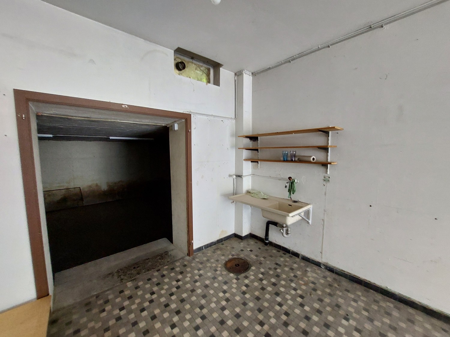 157m² commercial